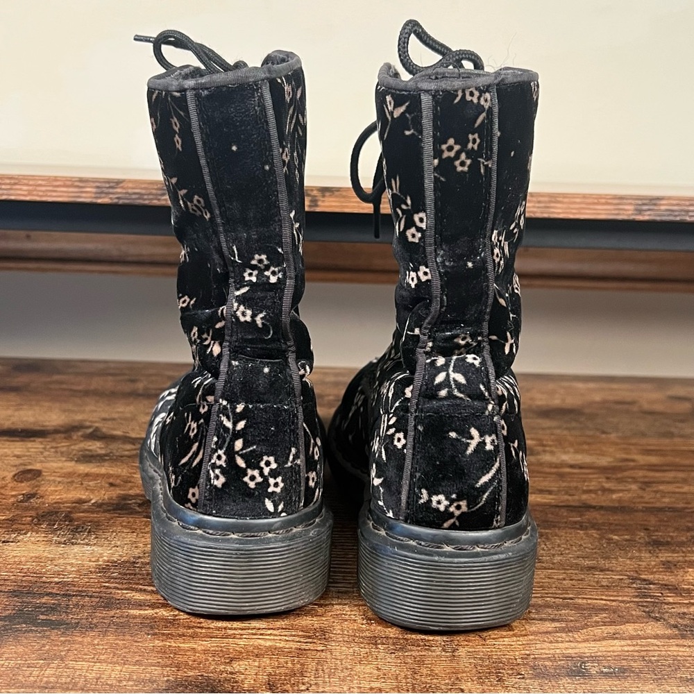 Dr Martens Avery Black Soft Crushed Velvet Floral‎ Vintage Boots women's 6 - Picture 4 of 12